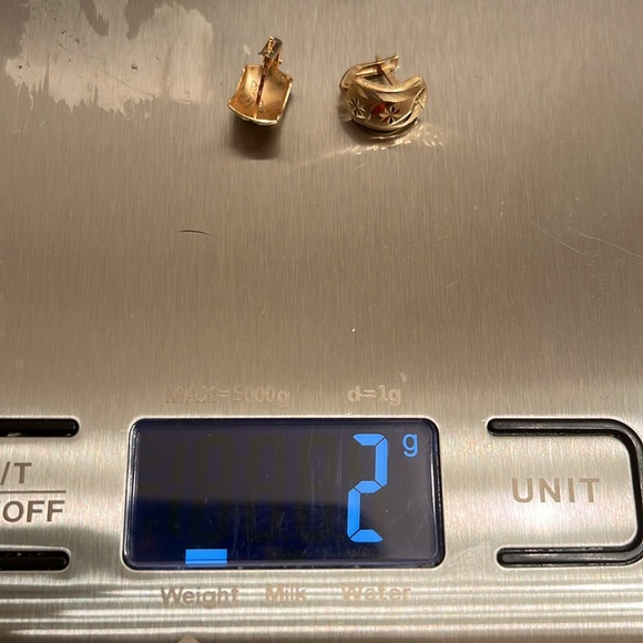 18k hoop earrings engraved with a design - Picture 8 of 8